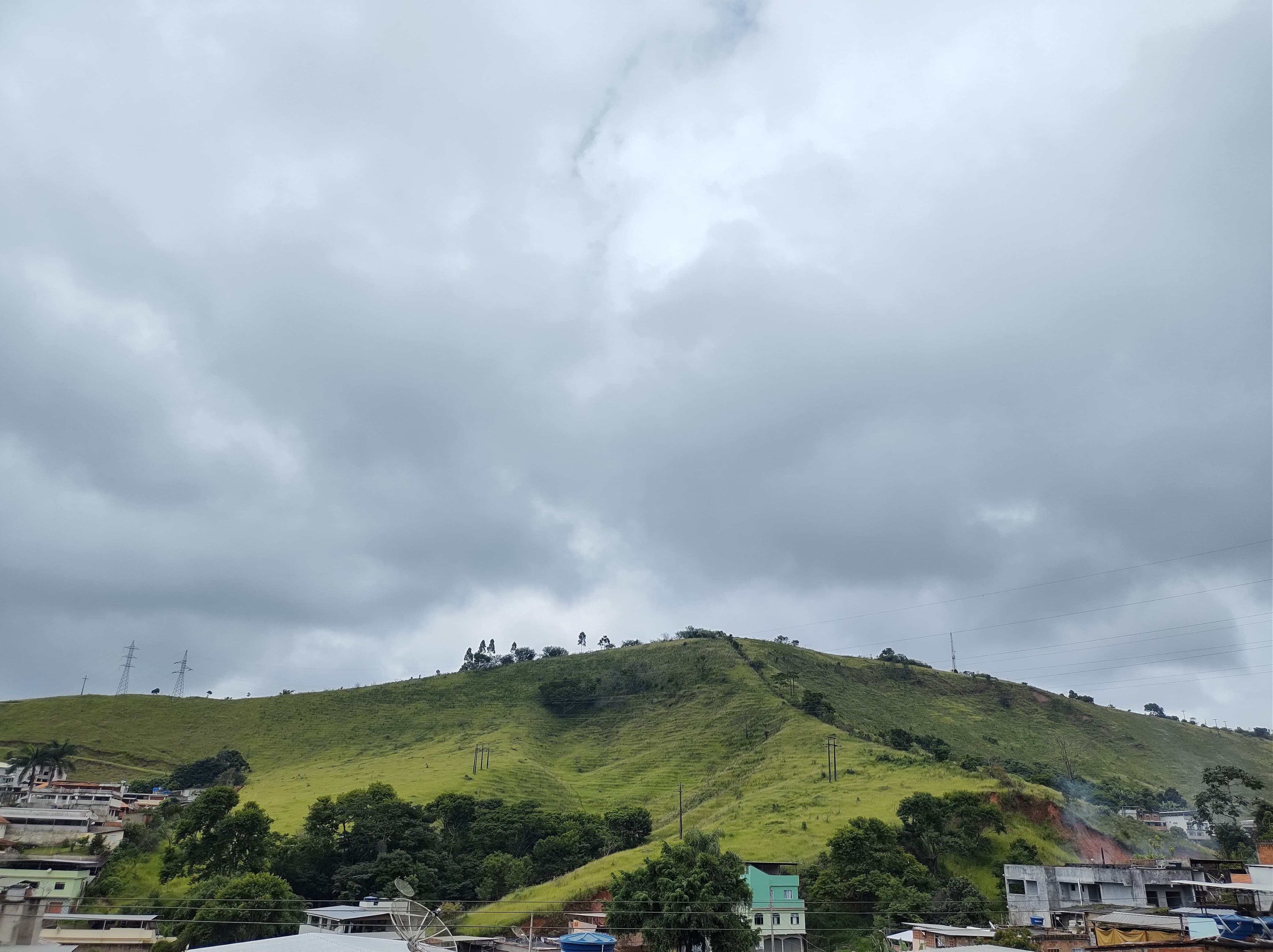 Previsão aponta para chuva e temperaturas amenas ao longo da semana em Santos Dumont